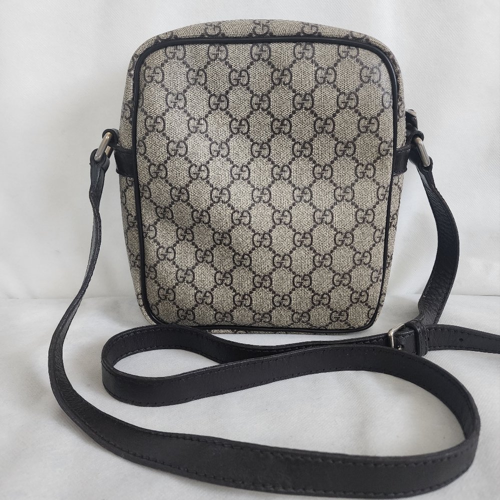 ✨️GUCCI GG Supreme Front Zip Messenger Bag - Picture 5 of 16